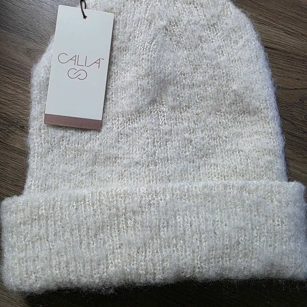Alia Women's Soft Cream Knit Hat